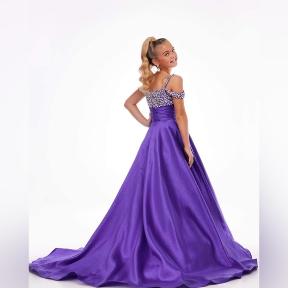 Size 12 girls. Bought new last year, 22. Altered, NOT cut. It can be let out. - Picture 2 of 5